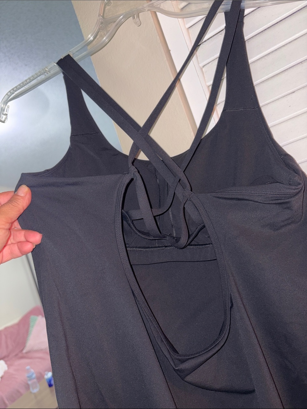 Halara top with built in bra - Picture 4 of 11